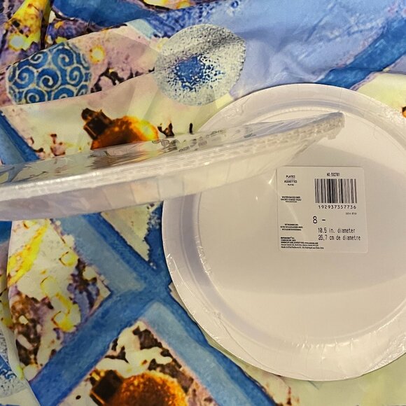 Dr. Seuss & The Grinch Paper Plates! 10.5", 2 sets of 8, NWT - Picture 2 of 7